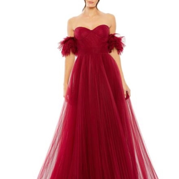 Gown - Picture 4 of 5